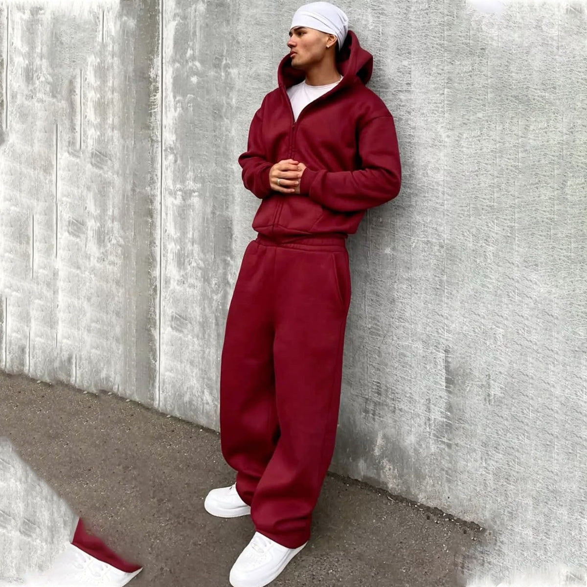 Complete men's hoodie and sweatpants set for everyday comfort