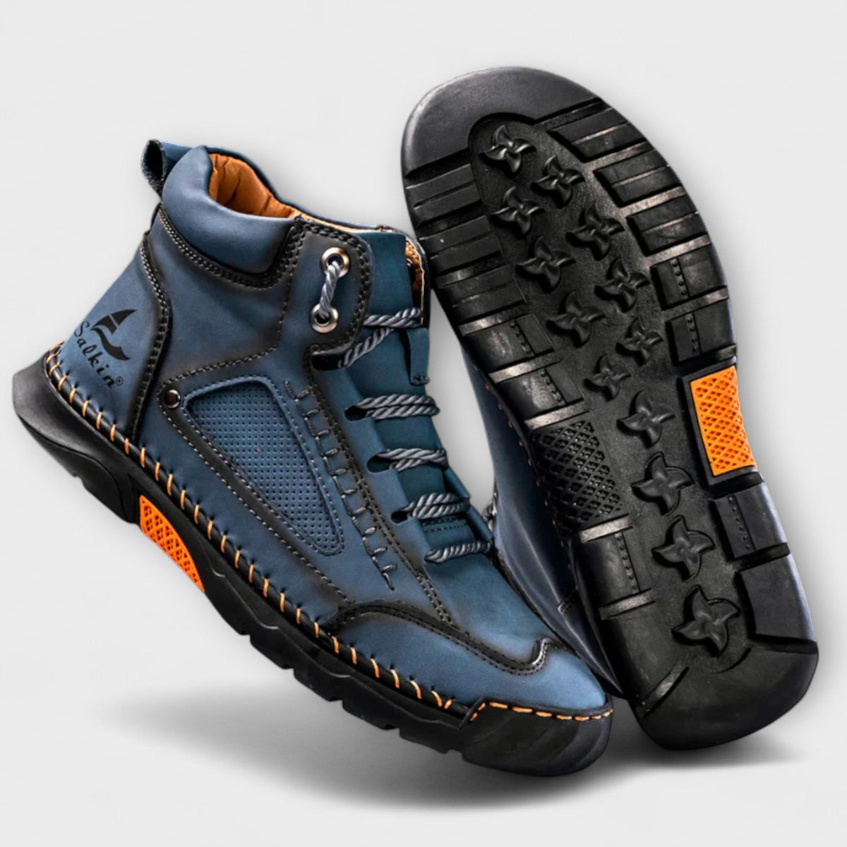 Classic-fit men's leather boots for everyday wear