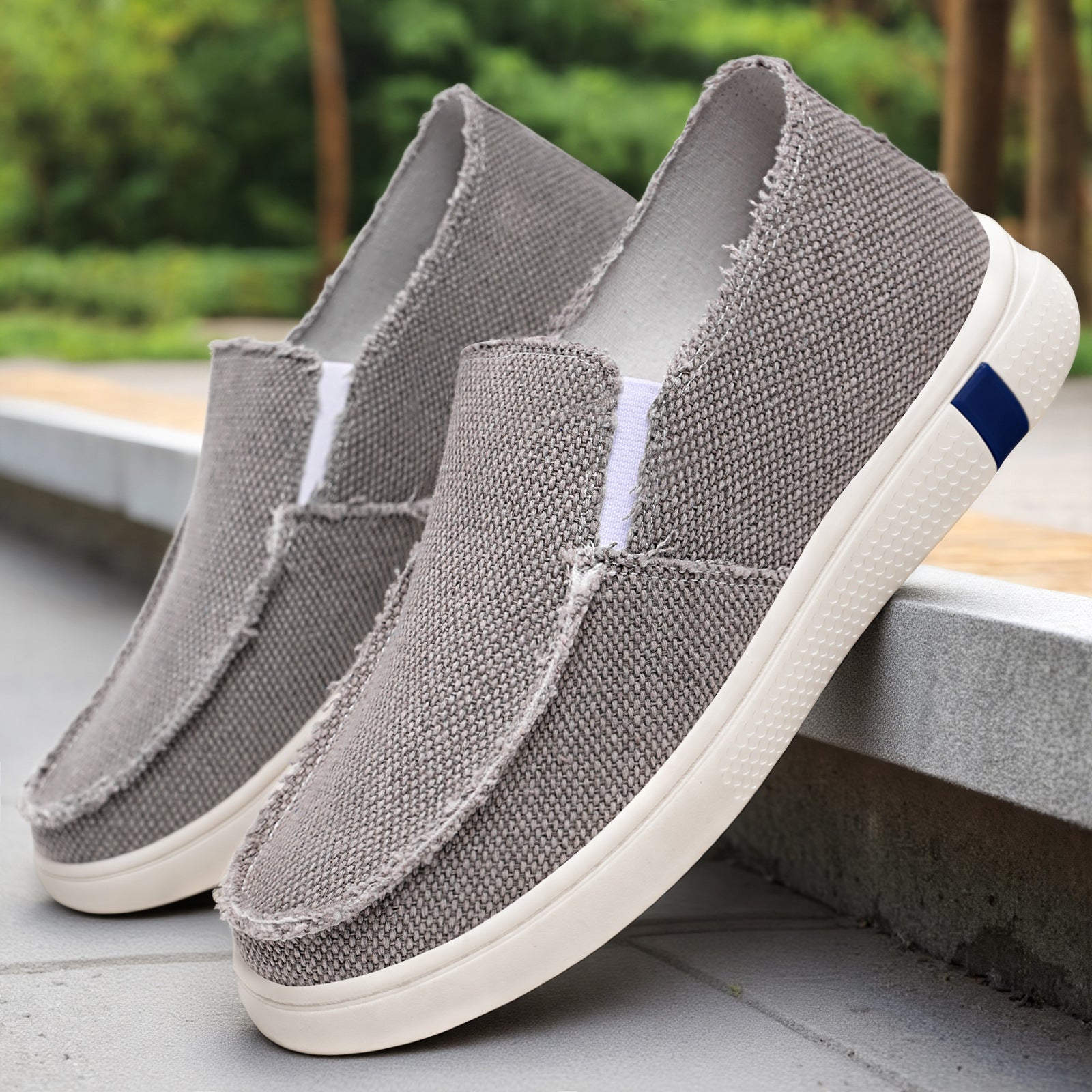 Elastic side panels on men's canvas slip-on sneakers