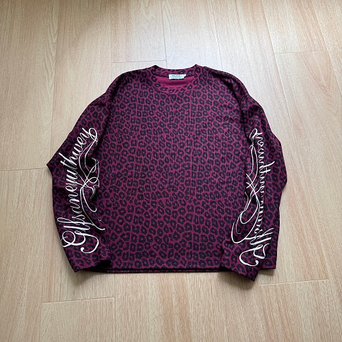 Fashion sweatshirt with embroidered sleeves and leopard print pattern
