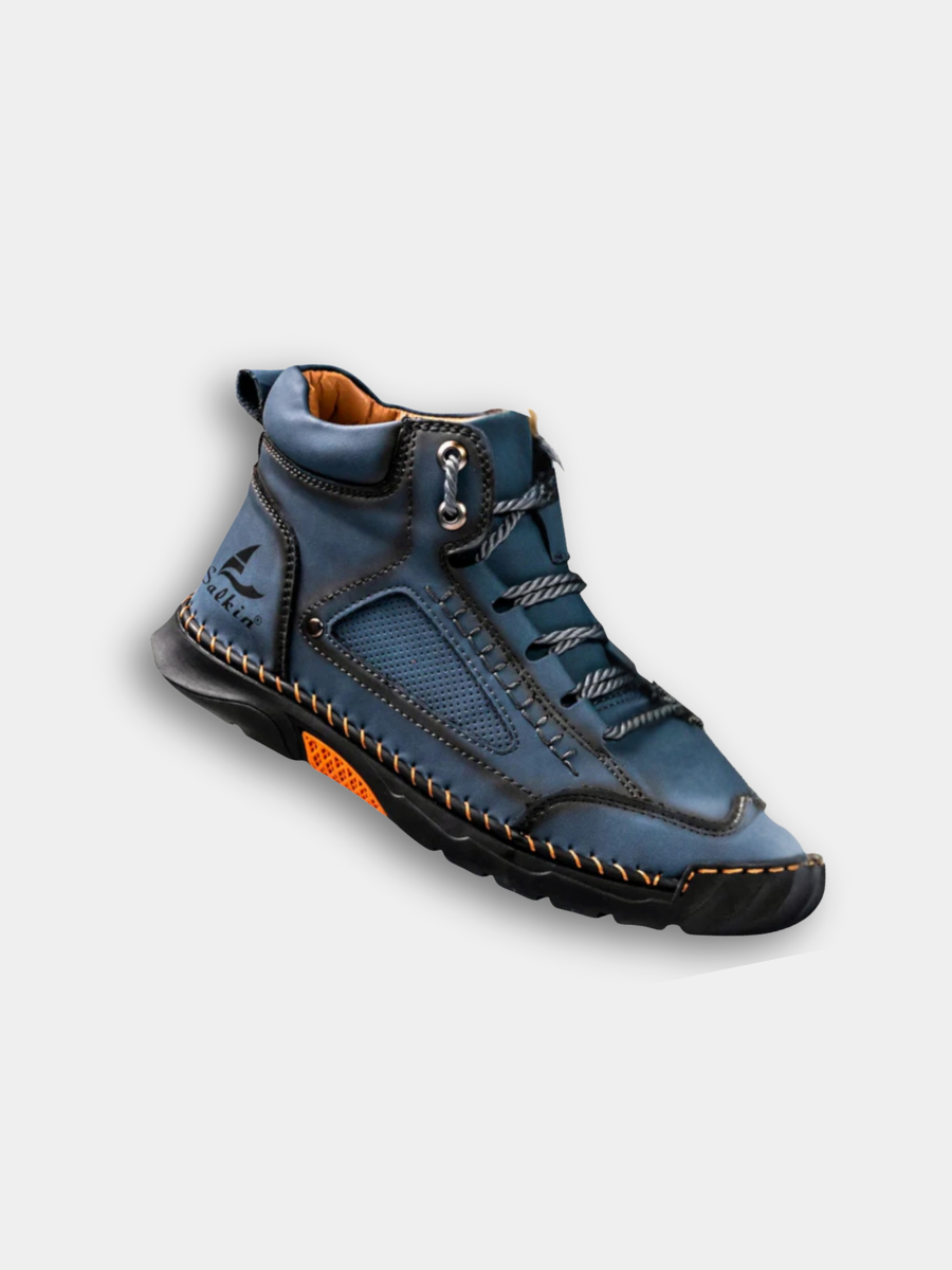 Men's leather boots in a classic fit