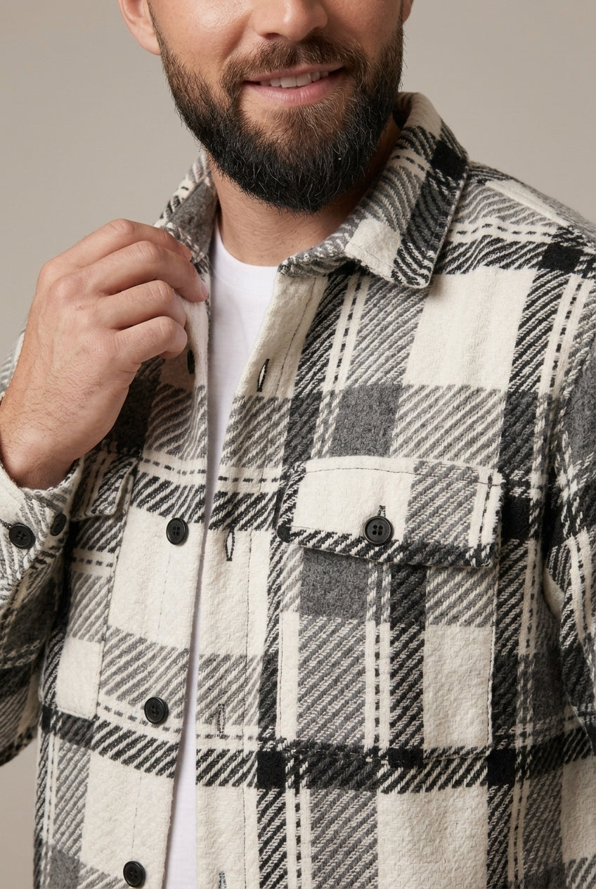 Men's checked overshirt with button-front closure and relaxed fit
