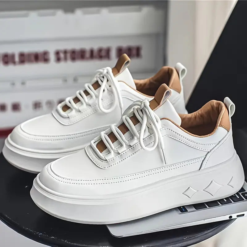 Leather sneaker toe and lace detail