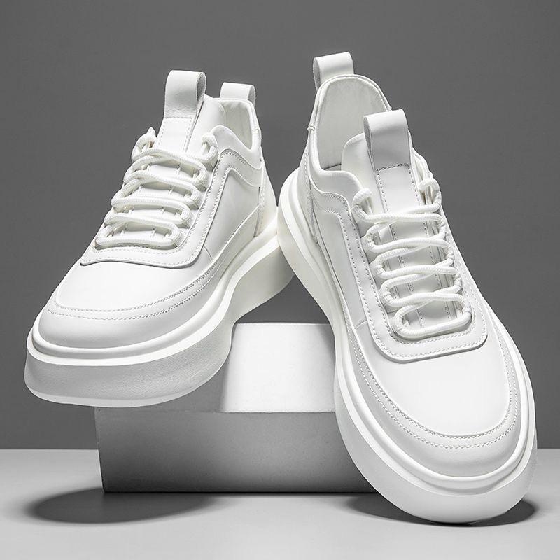 Leather sneaker heel and sole detail