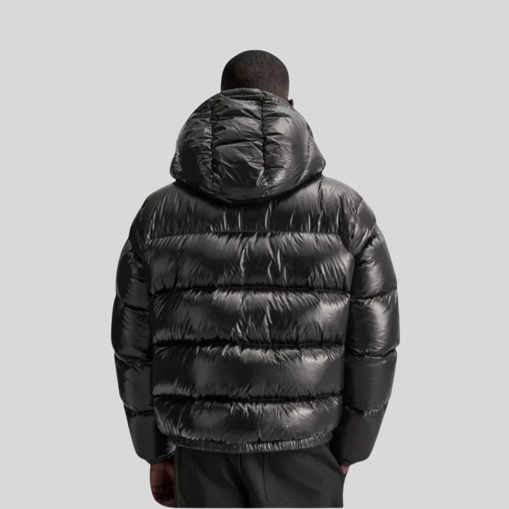 Men's straight-fit quilted jacket designed for winter wear